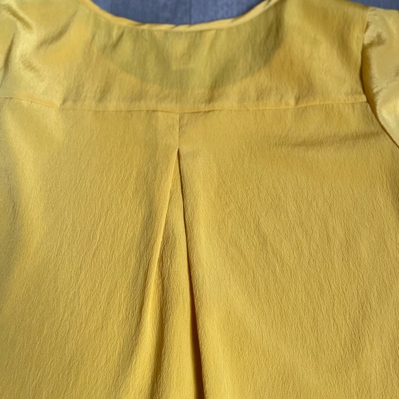 Beautiful mustard colour blouse. Sz M - Picture 4 of 6